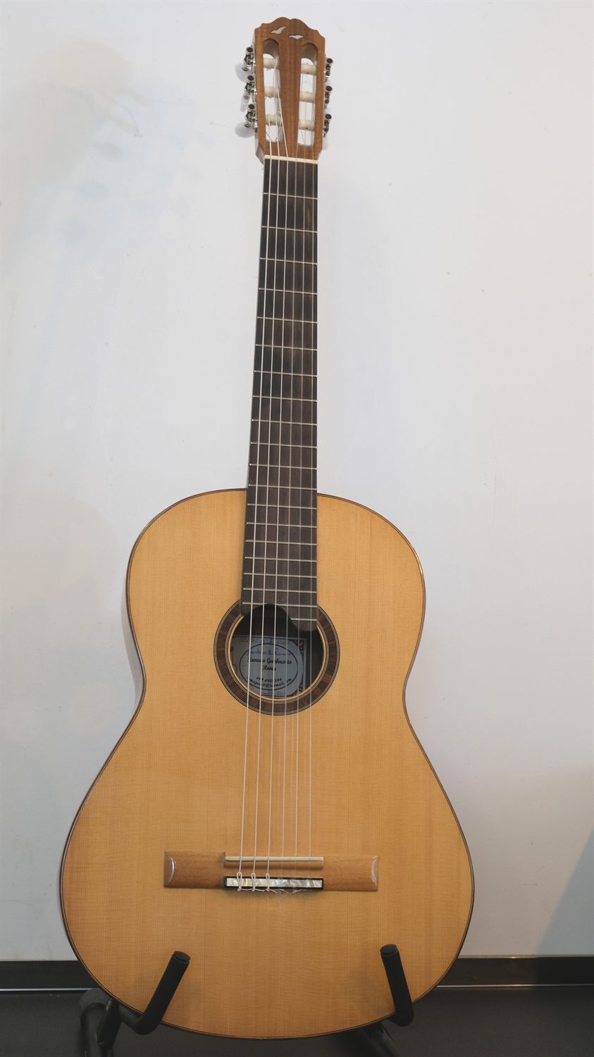 Chitarra classica Romano Gambacorta Studio N. 2 Noce, vista frontale